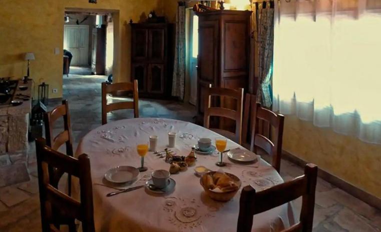 Mas Du Puits Blanc Bed & Breakfast Sernhac Eksteriør bilde